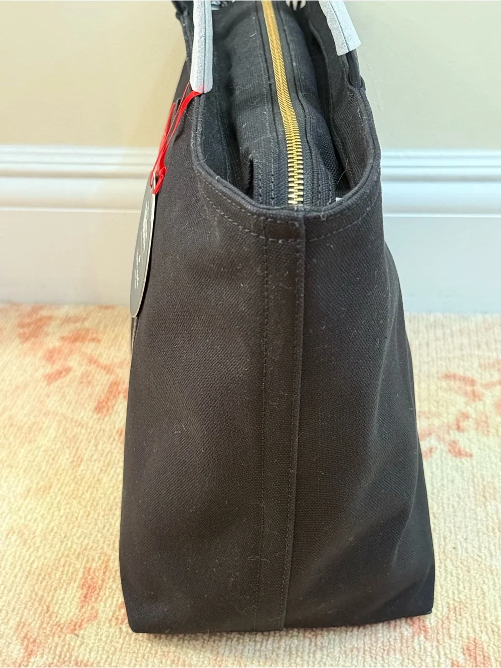 New with tags kate spade Minnie Mouse Black Tote with Red Bow